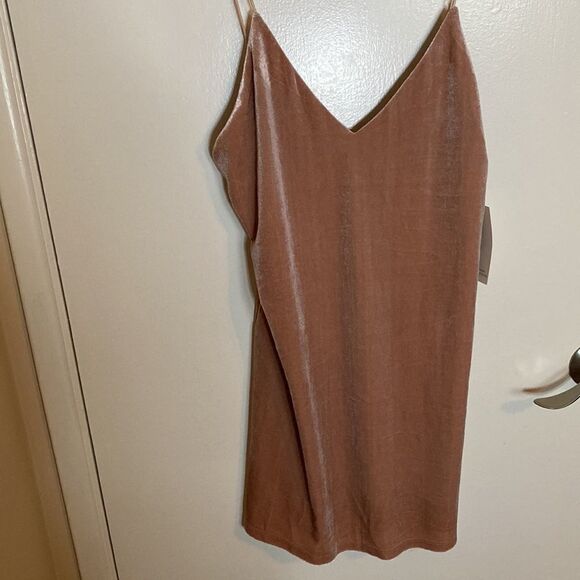 NWT- TOBI- BLUSH PINK- soft velvet spaghetti strap dress - Size Small - Picture 5 of 13